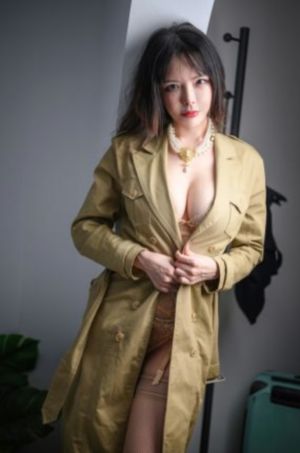 女员工的付出中字_720电影在线看